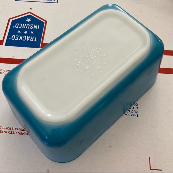 Pyrex Primary Fridgie - Picture 3 of 3